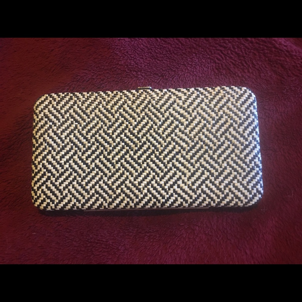 🥳Black and White Clutch